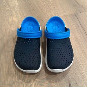 Crocs LiteRide Kids only worn once Size 1, navy & blue, like-new condition